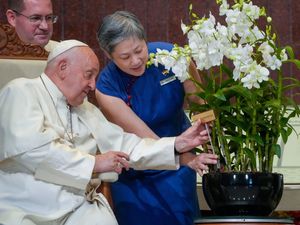 Supporting image for story: Pope urges Singapore not to forget rights of migrant workers