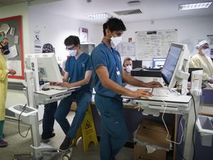 Supporting image for story: NHS waiting list hits another record high amid Covid pandemic