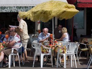 Supporting image for story: Ministers want to overhaul rules to make it easier to open pubs and music venues