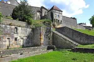 The fortifications surrounding Langres stretch for over 3.5km