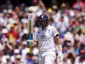 Supporting image for story: Joe Root and Harry Brook combine to lift England to 211 for three