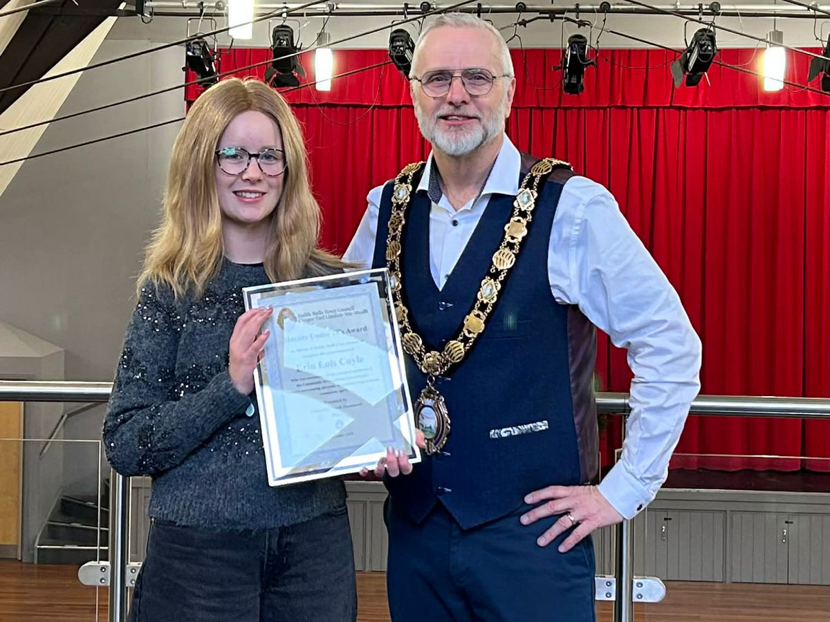 Brave Builth Wells teenager who volunteers at parkrun despite cancer diagnosis wins an award