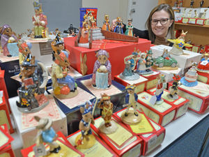 Supporting image for story: Couple to auction off treasured ceramics collection to fund cancer care