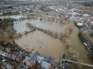 Supporting image for story: Storm Darragh: Floods, power cuts and dramatic pictures of Shrewsbury underwater