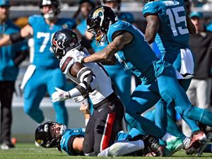 Supporting image for story: Jaguars quarterback Trevor Lawrence concussed as Houston Texans claim victory