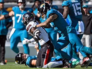 Supporting image for story: Jaguars quarterback Trevor Lawrence concussed as Houston Texans claim victory