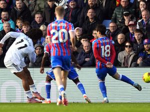 Supporting image for story: Joshua Zirkzee and Mason Mount goals earn Man Utd comeback win at Crystal Palace