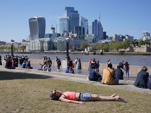 Supporting image for story: Almost no rain in England for the last three weeks, figures show