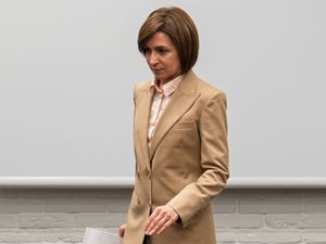 Supporting image for story: Moldovan president seems on track to win first polls, EU vote could be rejected