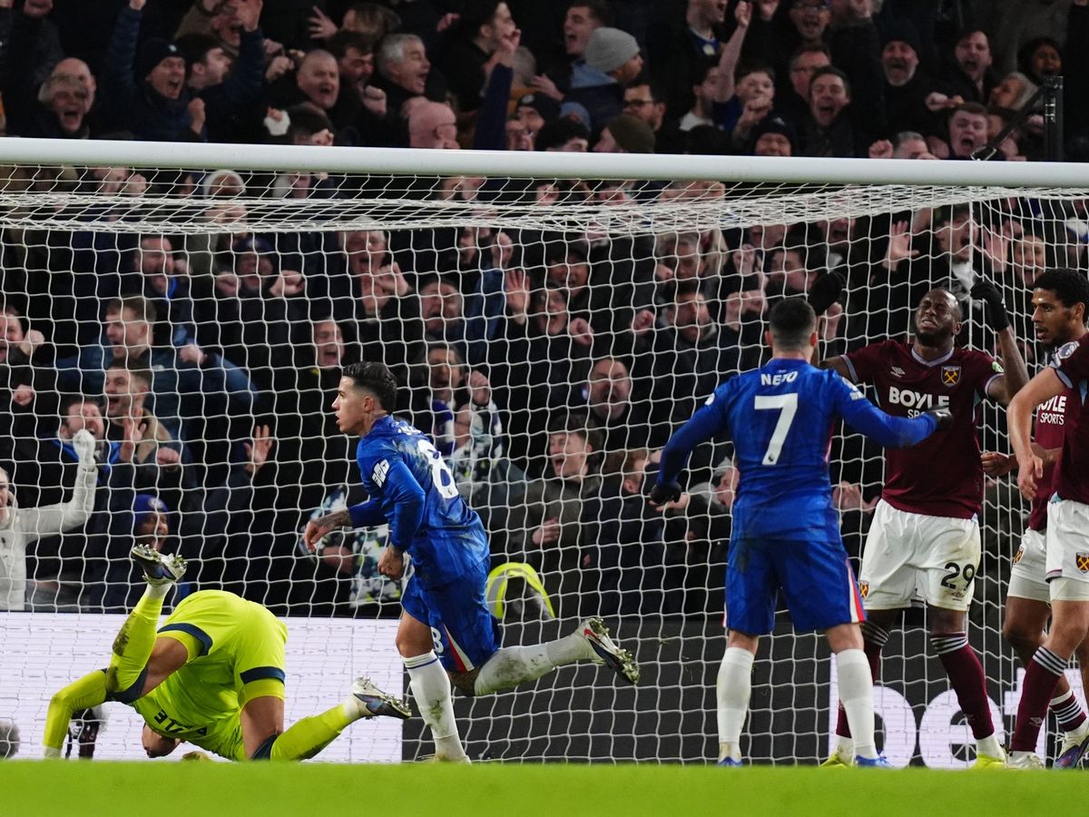 Chelsea complete remarkable comeback victory over shellshocked West Ham   Express & Star