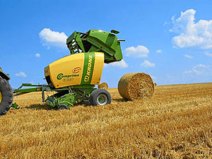 Supporting image for story: New baler claims to speed up harvesting
