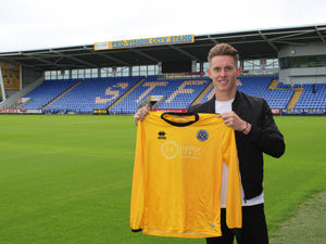 Supporting image for story: Shrewsbury Town sign Dean Henderson on-loan from Manchester United