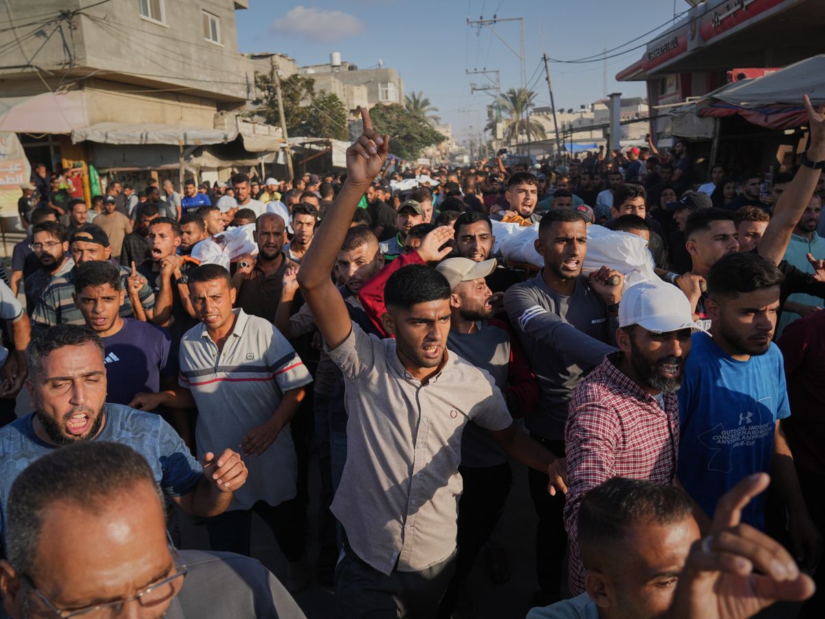 Israel halts aid to Gaza after &lsquo;ceasefire violation&rsquo;