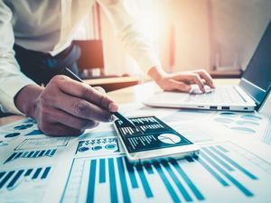 Supporting image for story: Proposals to bring in four-day working week clears first Commons hurdle