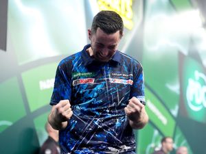 Supporting image for story: Luke Humphries survives scare as he reaches last 16 at World Championship