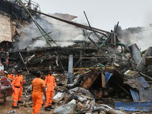 Supporting image for story: Karachi shopping plaza fire death toll rises to 11 with dozens more missing