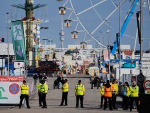 Supporting image for story: Munich Oktoberfest fairgrounds closed following bomb threat and deadly blast
