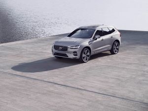 Supporting image for story: Updated Volvo XC60 arrives priced from £41,745