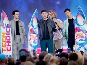 Supporting image for story: Taylor Swift and the Jonas Brothers among Teen Choice Awards winners