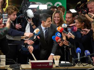 Supporting image for story: Far-right populists and centrist party set for unprecedented tie in election