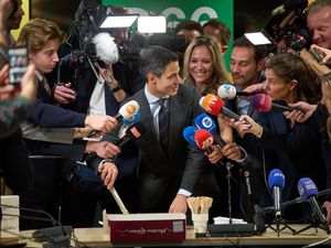 Supporting image for story: Far-right populists and centrist party set for unprecedented tie in election