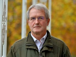 Supporting image for story: No cap on MPs’ second jobs expected in wake of Owen Paterson row