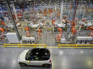 Supporting image for story: No-deal Brexit would force two-day Mini plant closure