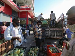 Supporting image for story: India reports record daily coronavirus death toll
