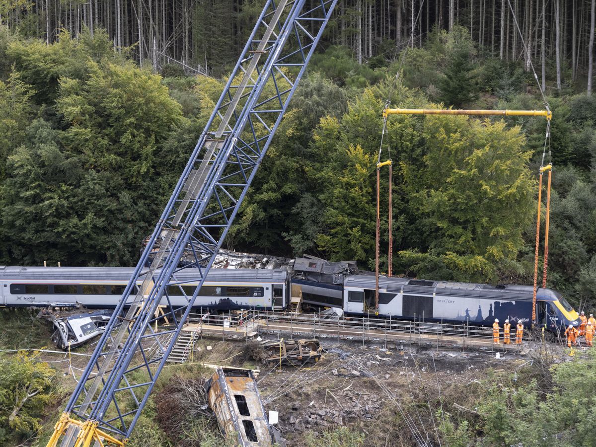 Train driver told to go at normal speed just minutes before derailment &ndash; inquiry