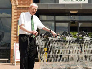 Supporting image for story: Bill's a supermarket superhero at 94