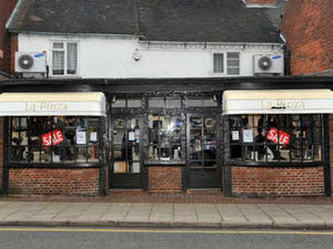 Supporting image for story: Smash and grab raid costs shop thousands