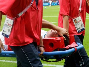 Supporting image for story: Wolves winger suffers serious knee injury