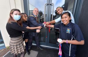 Mayor Greg Brackenridge and Ben Whittaker opening the new fitness suite in Wednesfield with Sadie Knight, Tiarna Grizzle and Amrin Klare