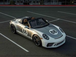 Supporting image for story: Final 991-generation Porsche 911 raises $1m for coronavirus relief