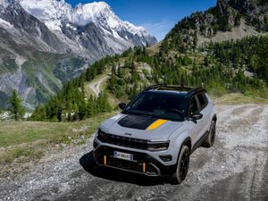 Supporting image for story: Jeep’s Avenger 4xe goes on sale alongside new North Face Edition