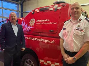 Supporting image for story: MP talks fire fighter recruitment with Shropshire chief