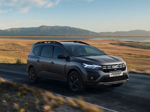 Supporting image for story: Dacia’s Jogger gains new hybrid engine