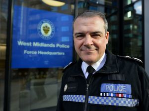 Supporting image for story: Police officers will be free to take knee at Black Lives Matter protests, chief says