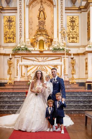 Diogo Jota and his family at his wedding (Picture: Diogo Jota/X)