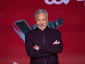 Supporting image for story: Sir Tom Jones cancels show at last minute after contracting infection