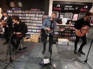 Supporting image for story: Ivory Wave supporting The Sherlocks in Birmingham gig