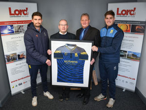 Supporting image for story: Cricket stars bowled over by Lord's HQ tour