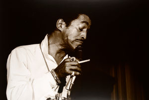 Sammy Davis Jr wearing the iconic ring. Photo: Fellows Auctioneers.