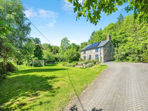 Supporting image for story: Beautiful cottage near Welshpool boasting countryside views hits the market for £325,000