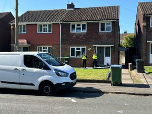 Supporting image for story: Murder probe as boy, 13, fatally stabbed at Oldbury property