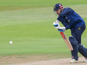 Supporting image for story: Ed Barnard keeps bid for victory alive for Warwickshire
