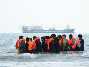 Supporting image for story: 26 migrants sent to France while nearly 10,000 have arrived since deal