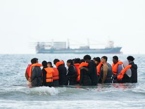 Supporting image for story: 26 migrants sent to France while nearly 10,000 have arrived since deal