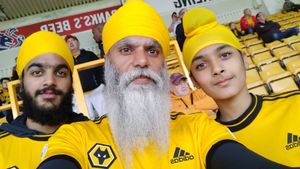 Manny Singh Kang, centre, with sons Jeevan, 18, and 13-year-old Satnam
