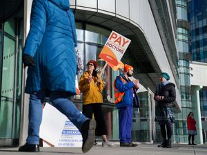 Supporting image for story: Junior doctors go on strike for third day as Government urged to enter talks